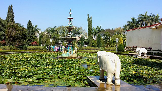 10-Saheliyon-Ki-Bari