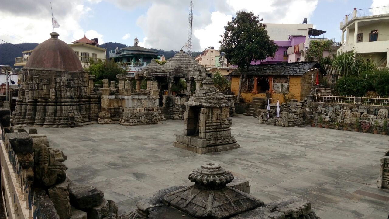बालेश्वर मंदिर आगरा में जाने के लिए आश्चर्यजनक जगहें