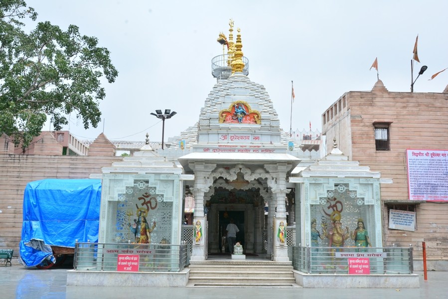 एरात्ताकुलान्गारा श्री महादेव मंदिर एर्नाकुलम में जाने के लिए जगह