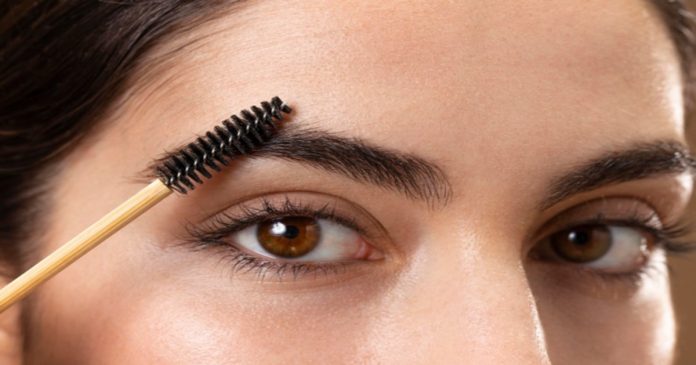 Best Eyebrow Trimmers in India Best Eyebrow Trimmers in India