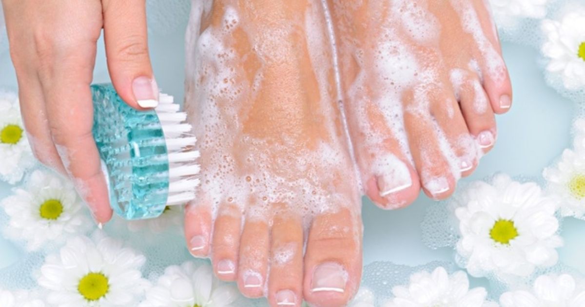 7 Best Foot Scrubs in India 2022 CashKaro Blog