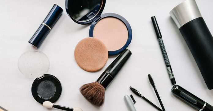 Best-Brands-of-Compact-Powder-for-Oily-Skin Best Brands of Compact Powder for Oily Skin