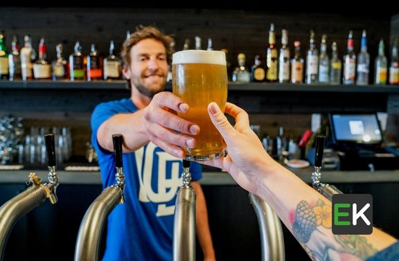 Person buying beer 