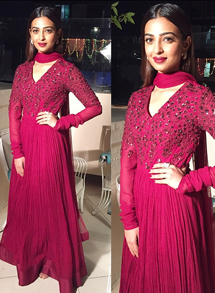 Radhika apte look 5