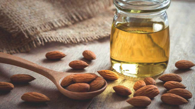 Almond Oil/ Coconut Oil