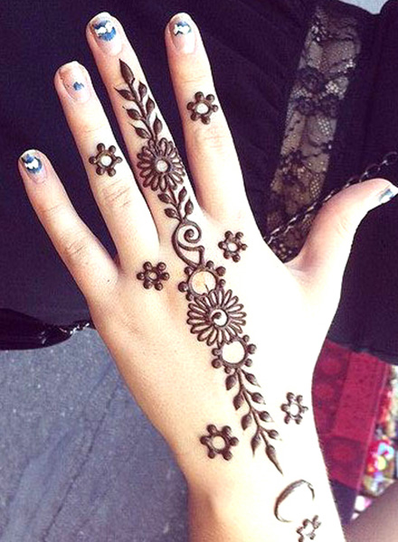 Simple Mehndi Design For Small Hands Mehndi Design Beautiful