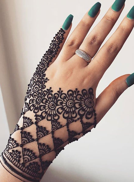 Criss Cross Dots Mehndi Design