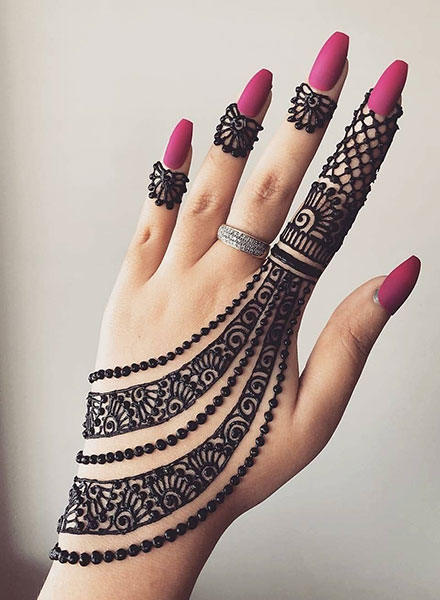 Index Finger Bel Arabic Mehndi Design