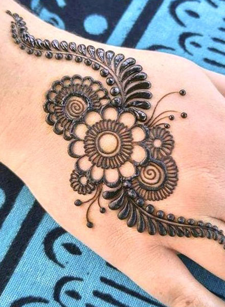 Quick And Easy 5-Minute Mehndi Designs To Celebrate Raksha Bandhan |  Culture News | Zee News