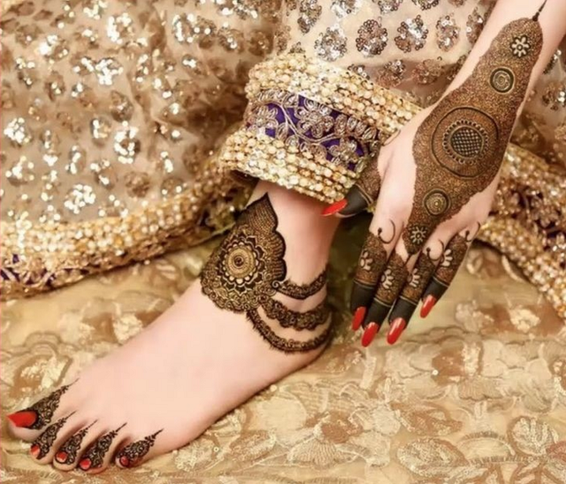 Top 15 Leg Mehndi designs for a women - Peppynite.com