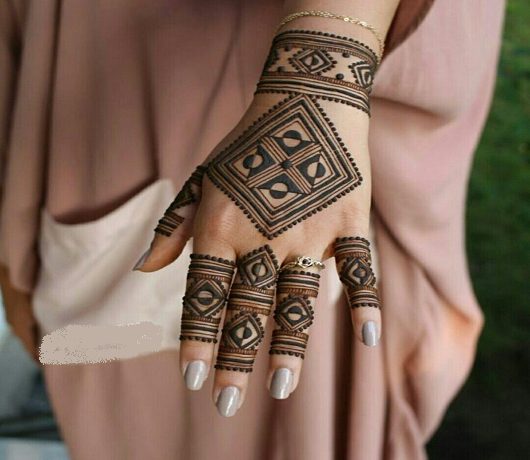 Geometric mehndi design